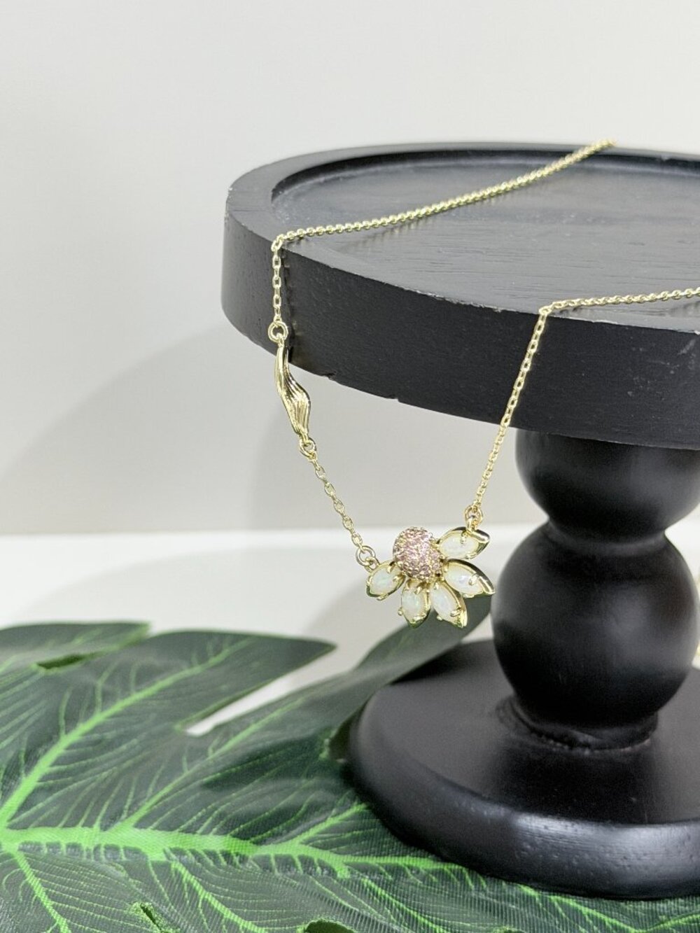 Kendra Scott Women Gold‑Tone Necklace